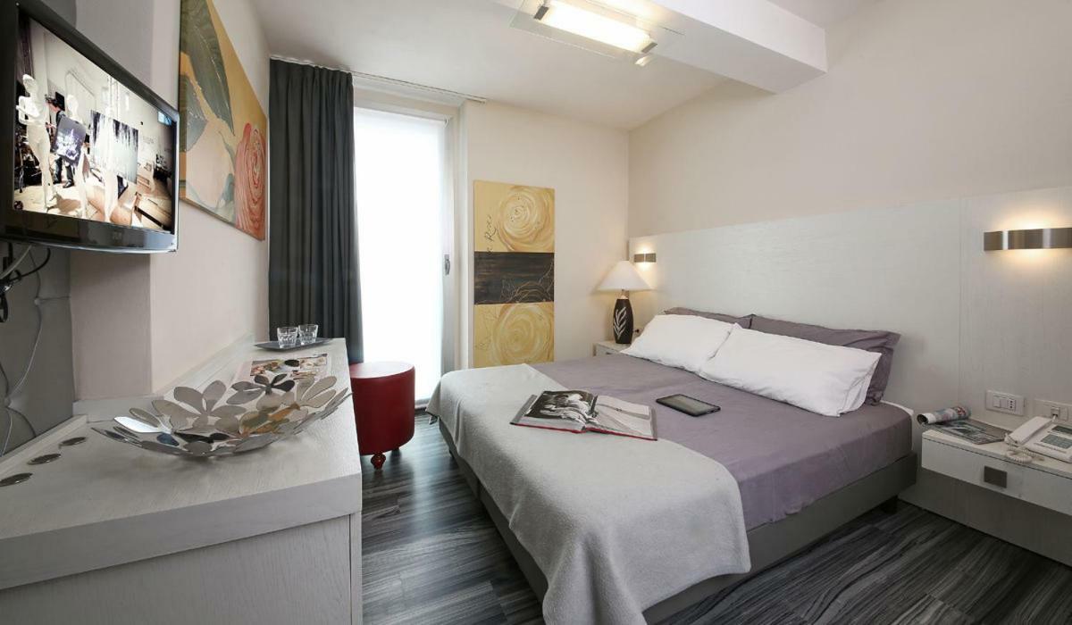 גרדונה ריביירה Atelier Hotel Design מראה חיצוני תמונה